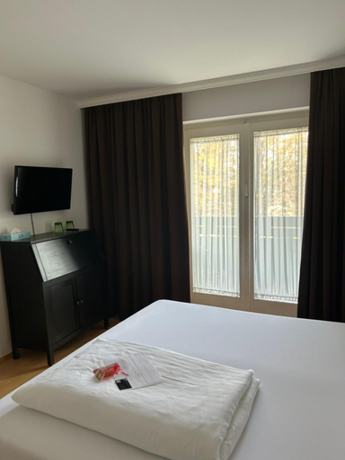 Bedroom 2, Hotel Berg, Salzburg Umgebung