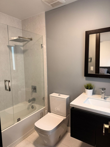 Bathroom 5, Oasis, Miami-Dade