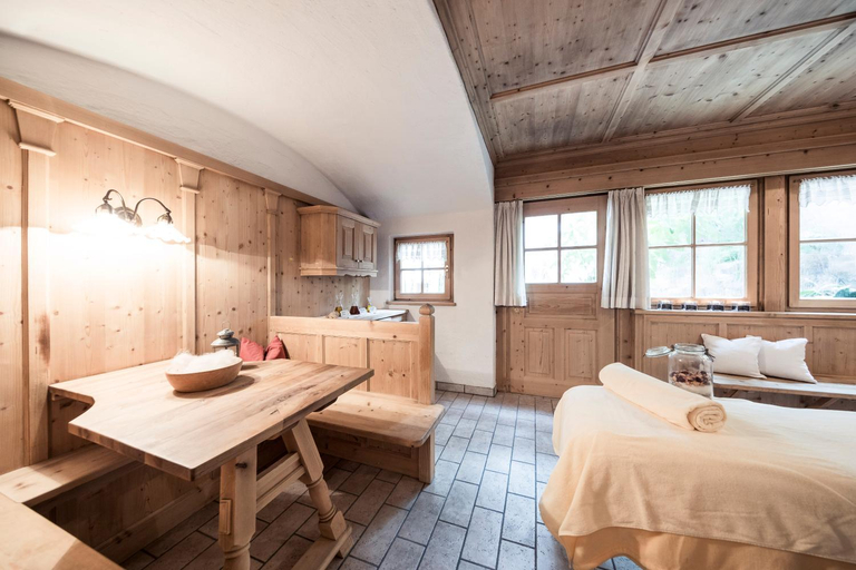 Bedroom 2, Hotel Alpenhof, Bolzano