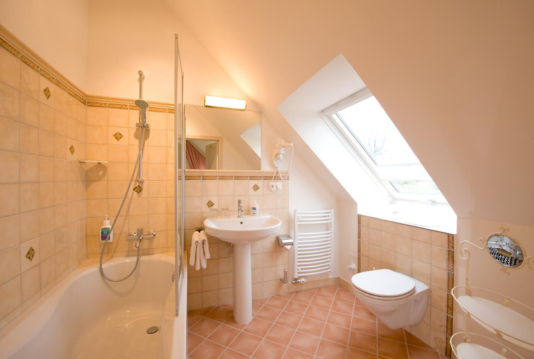 Bathroom, Hotel Gutshaus Parin - Bio- und Gesundheitshotel, Nordwestmecklenburg
