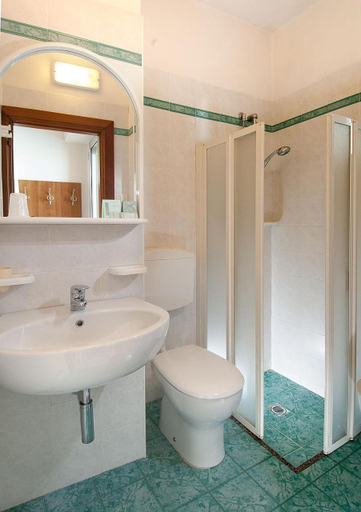 Bathroom 4, Hotel Napoleon, Pesaro E Urbino
