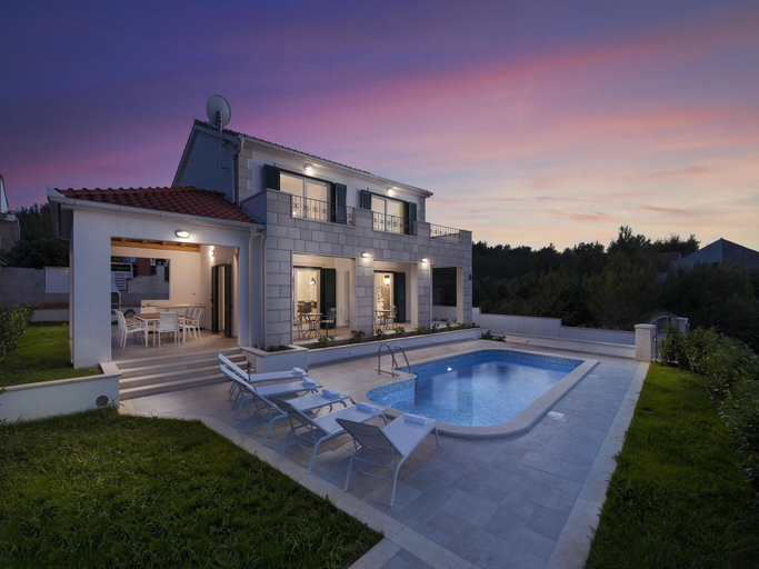 Others 2, Villa on Brac Island near Beach Pool, Milna