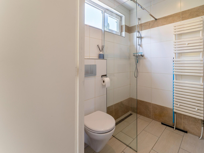 Bathroom 3, Holiday home in Baarland with garden, Borsele