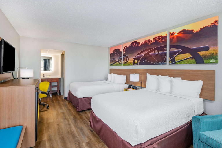Bedroom 3, Days Inn by Wyndham Charlottesville/University, Charlottesville