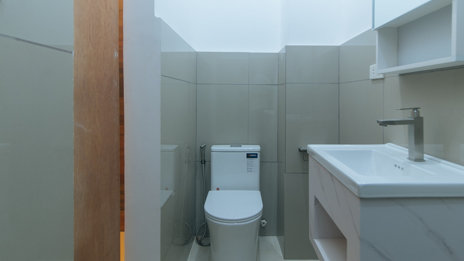 Bathroom 3, Sans Hotel near Enchanted Kingdom Santa Rosa Laguna, Santa Rosa City