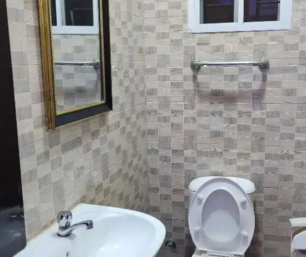 Bathroom, Sapphire Heights Apartments, Eti-Osa