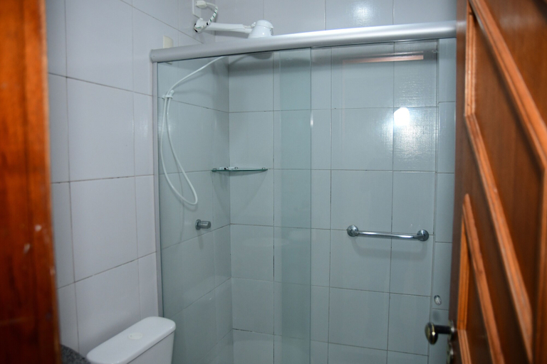 Bathroom 4, Hotel Serrano, Martins