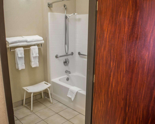Bathroom 4, Comfort Suites Portland Southwest, Multnomah