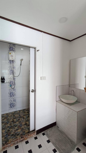 Bathroom 3, Toonja kohlarn, Pattaya