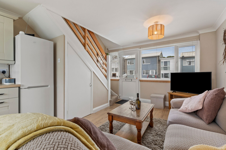 Room 5, The Retreat - Short Walk From Beach Parking, Pembrokeshire