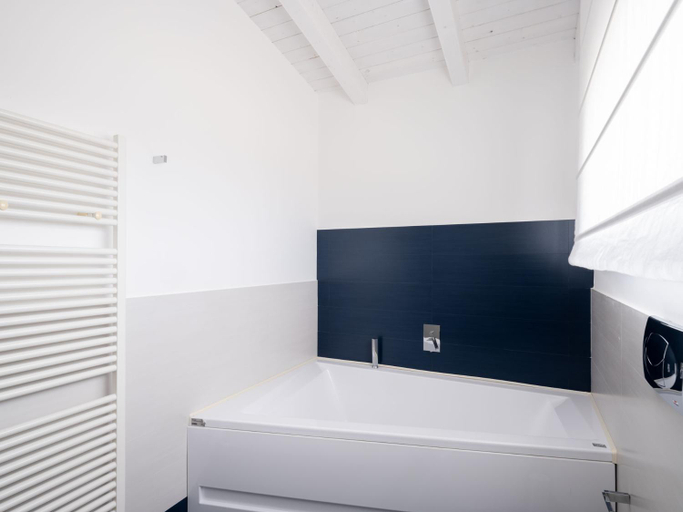 Bathroom 2, Villa Timpi Rossi Total Relax, Trapani