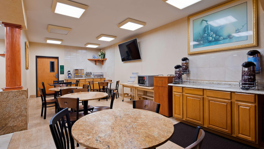 Food & Drinks 5, SureStay Plus Hotel by Best Western Mesquite, Dallas
