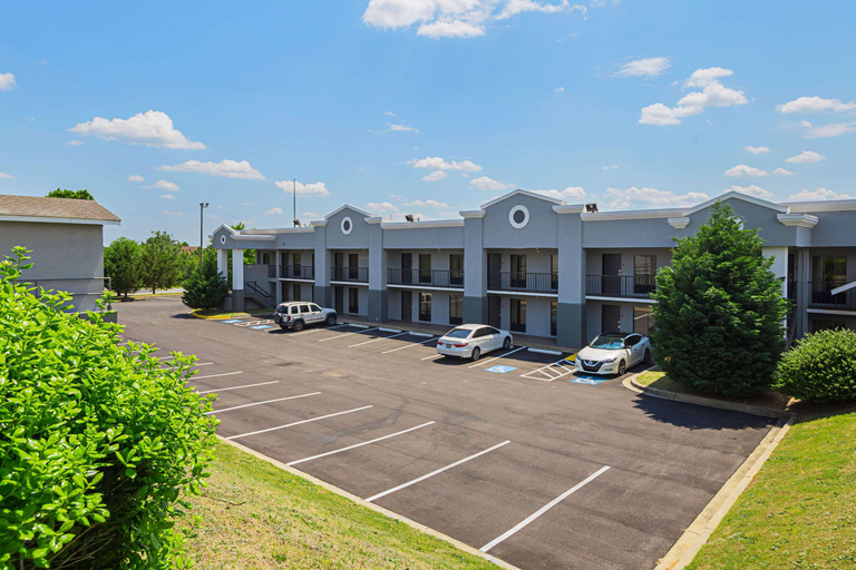 Exterior & Views 2, Quality Inn & Suites Haywood Mall Area, Greenville