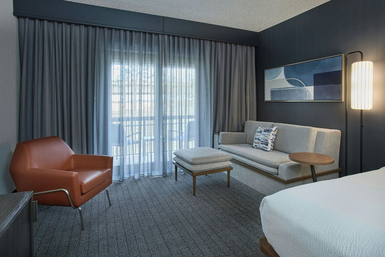 Bedroom 2, Courtyard by Marriott Wausau, Marathon
