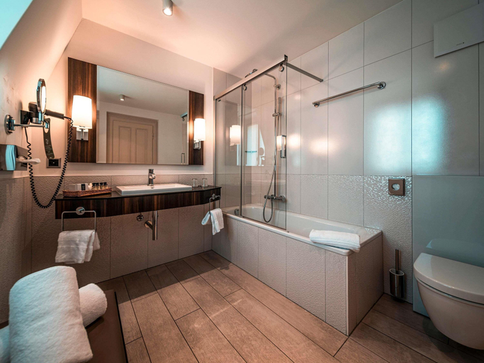Bathroom 13