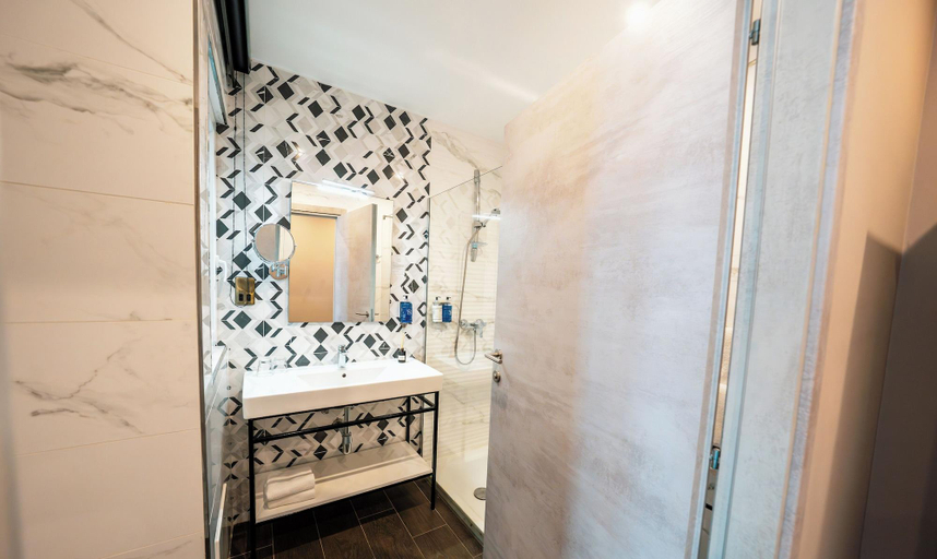Bathroom 5, The Segond Hotel