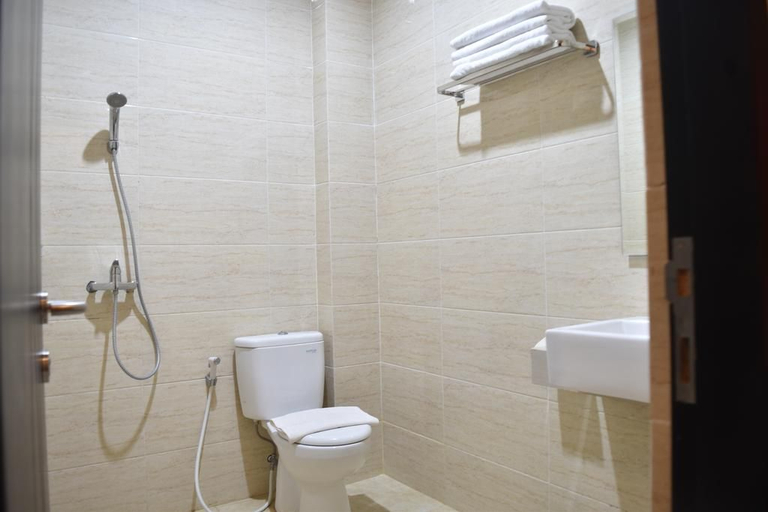 Bathroom 5, Padadita Beach Hotel, East Sumba