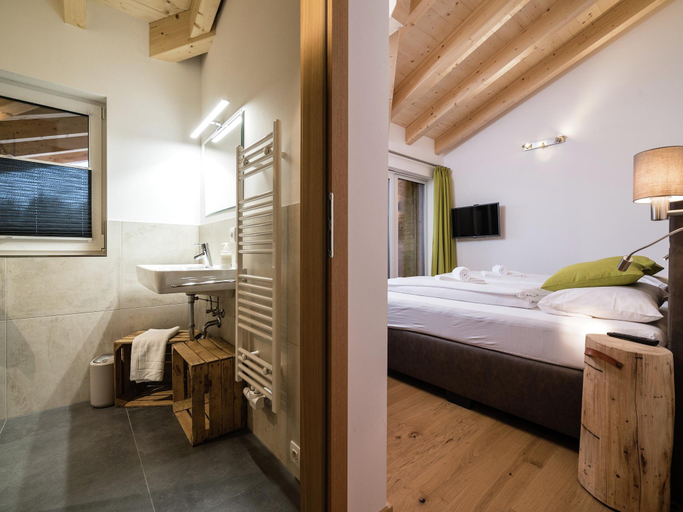 Others 2, Chalet in Piesendorf near Ski Slopes, Zell am See
