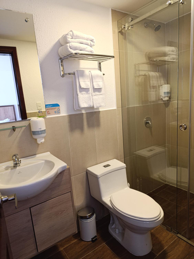 Bathroom 5, Casona Tobar Hotel, Quito