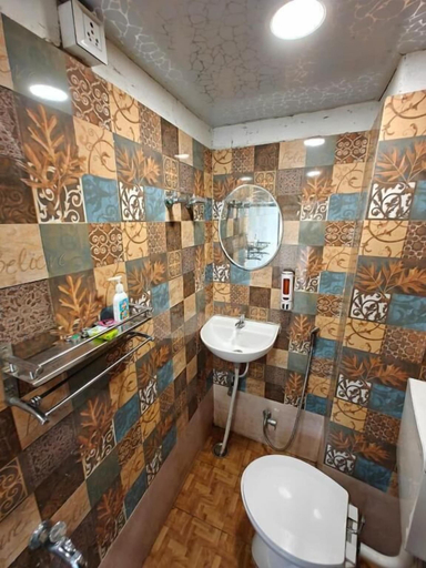 Bathroom 4, kailash pati guest house, Varanasi