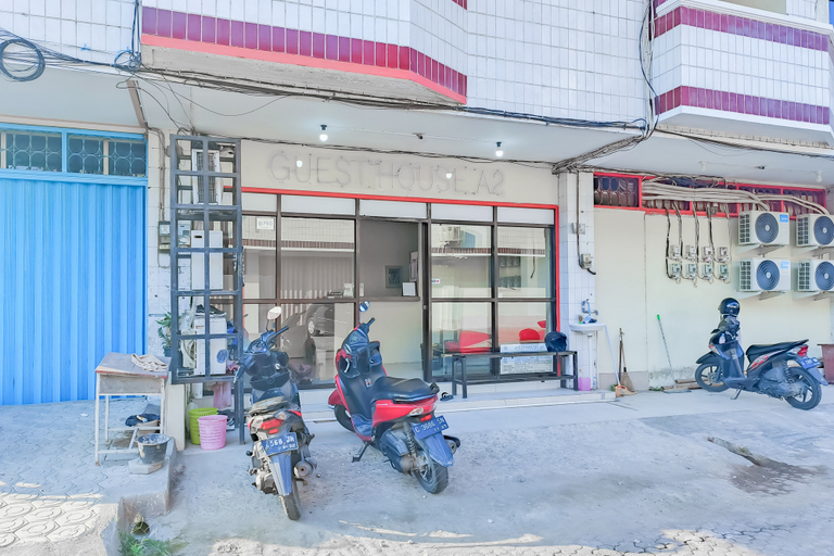 Exterior & Views 2, RedDoorz @ Guest House A2 Near Rita Mall Tegal, Tegal
