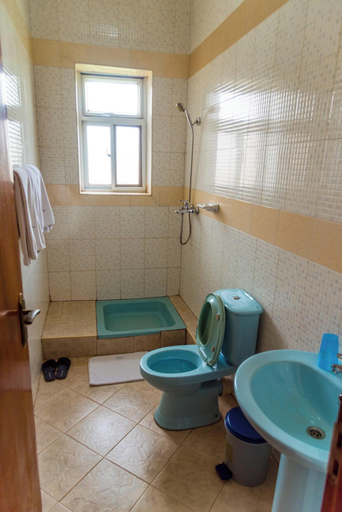 Bathroom, Jevine Hotel, Kampala