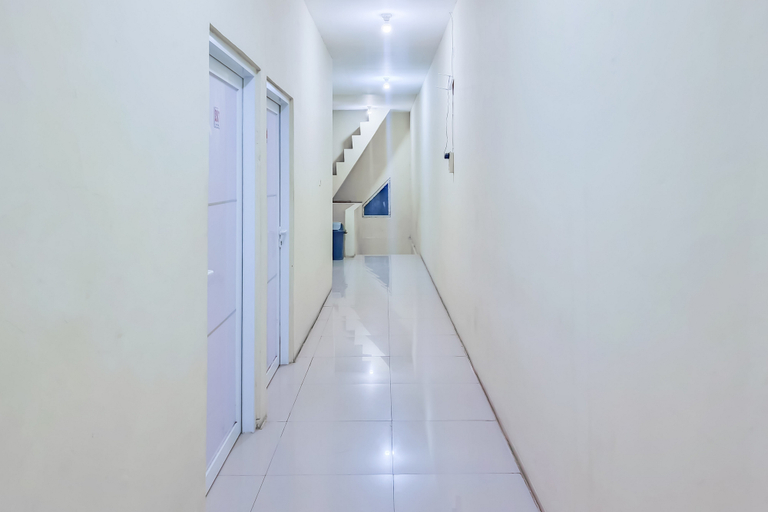 Others 3, RedDoorz @ Guest House A2 Near Rita Mall Tegal, Tegal
