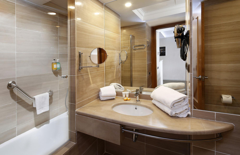 Bathroom 4, Apartments Hispanos Siete Suiza, Barcelona