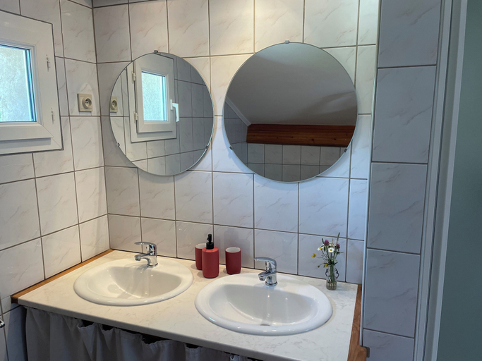 Bathroom 5, Les Grands Maitres, Tarn-et-Garonne