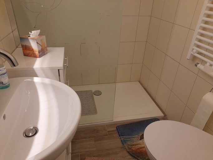 Bathroom 3, Gemutlicher Bungalow in Pepelow nahe dem Meer, Rostock