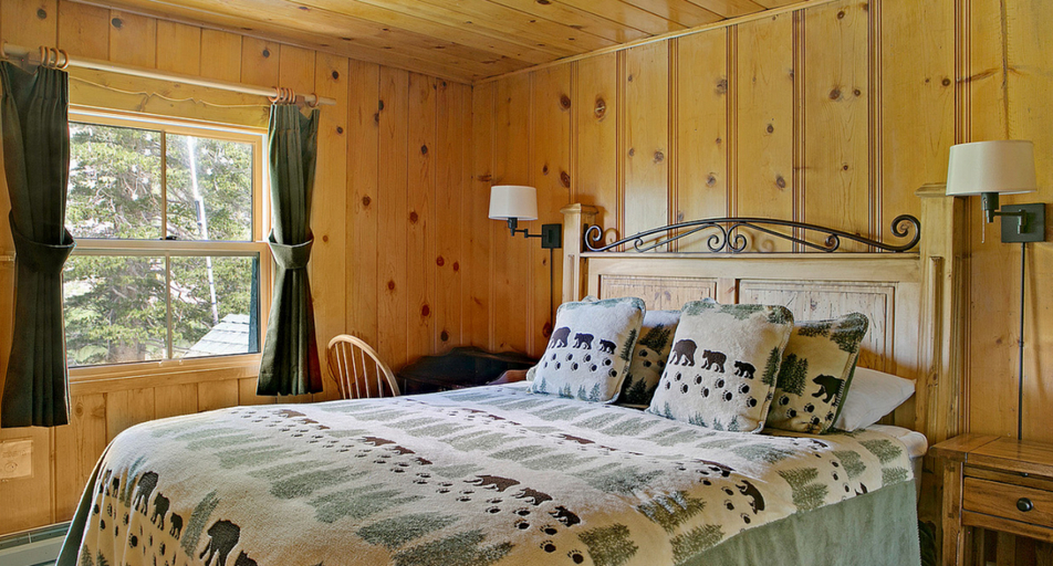 Bedroom 3, Tamarack Lodge, Mono