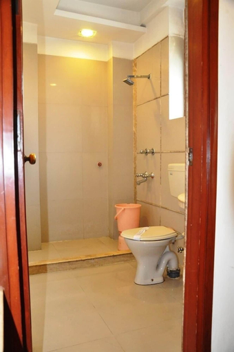 Bathroom 5, Hotel Mandakini Plaza, Kanpur Nagar