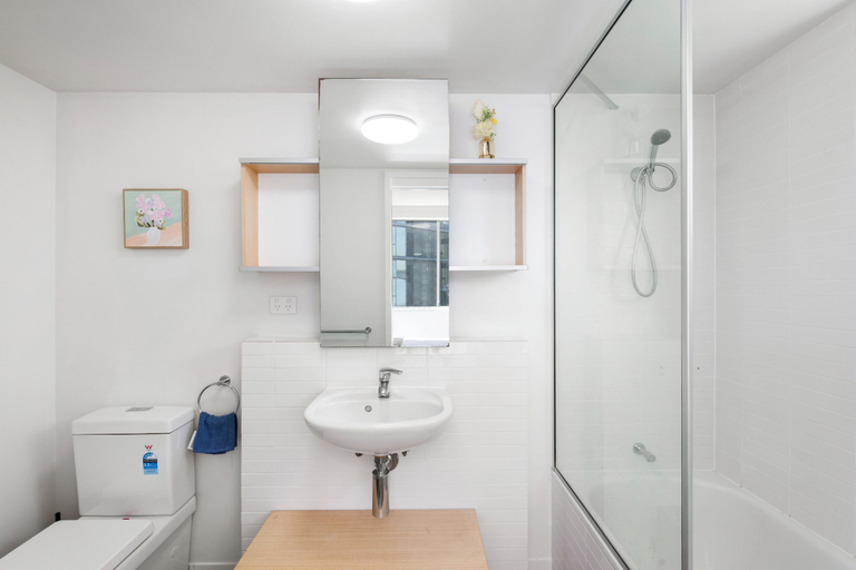 Bathroom 4, South bank serviced apartments, Brisbane