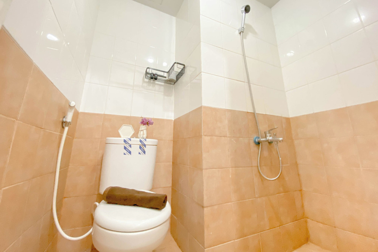 Bathroom 3, Warm and Well Designed Studio Room at Green Pramuka City Apartment, South Jakarta
