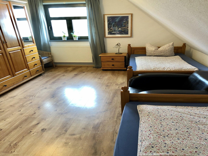 Others 2, Geraumige Wohnung in Dargun mit Pool, Mecklenburgische Seenplatte