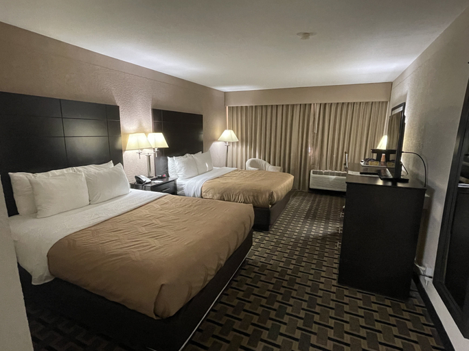 Bedroom 3, Quality Inn & Suites Cincinnati Downtown Area, Cincinnati