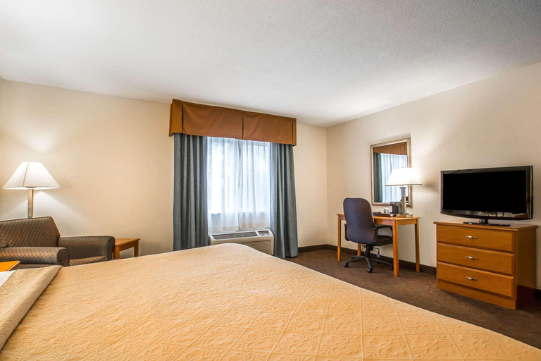 Bedroom 5, Quality Inn Morris I-80, Grundy