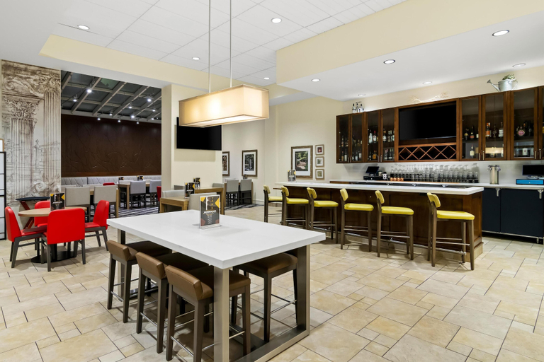 Food & Drinks 5, Hilton Garden Inn Chicago Downtown Riverwalk, Cook