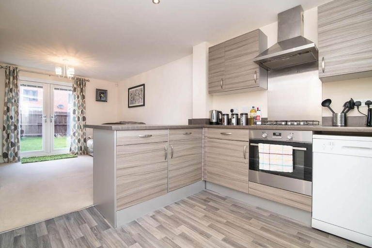 Others 5, Quiet Two Bedroom House Driveway Parking & Garden, Wolverhampton