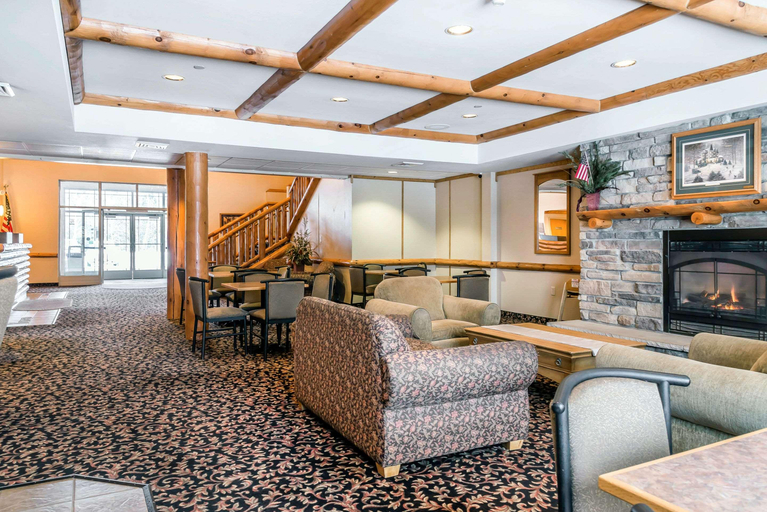 Public Area 3, Rodeway Inn & Suites Tomahawk, Lincoln
