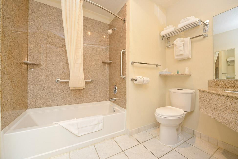 Bathroom 4, Quality Inn & Suites Red Wing, Goodhue