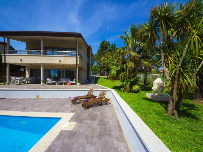 Sport & Beauty 2, Villa in Sanxenxo with Sea View  Pool, Pontevedra