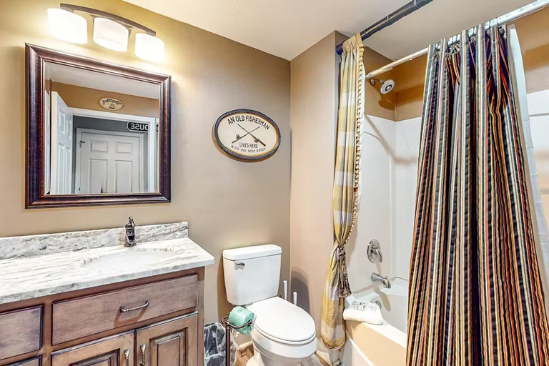 Bathroom 3, Sterling Reef 902, Bay