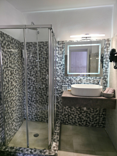 Bathroom 5, Sunset Paradise Oia, South Aegean