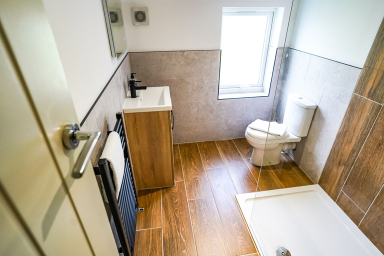 Bathroom 2, The City Centre Studios, Peterborough