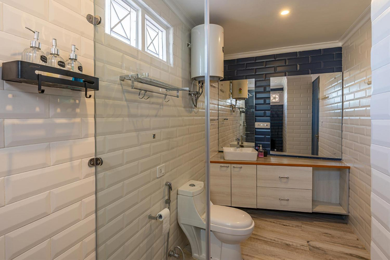 Bathroom 2, StayVista at Creek Edge Home, Kangra