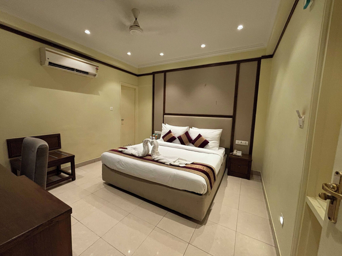 Bedroom 2, Hotel Pradeep, Varanasi