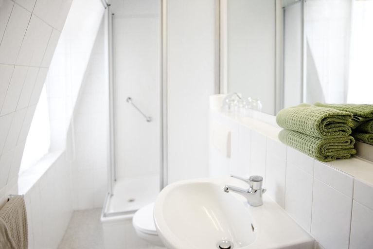 Bathroom 5, Pension Villa Nordland OHG, Bad Kissingen