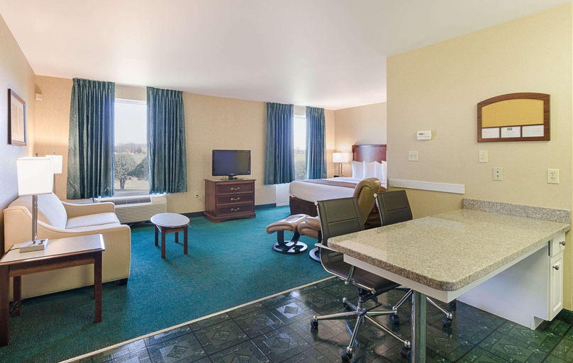 Bedroom 3, MainStay Suites Airport, Roanoke City
