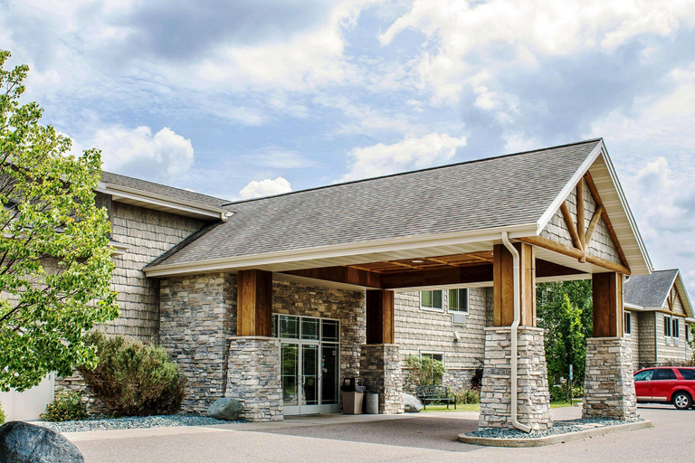 Exterior & Views 2, Rodeway Inn & Suites Tomahawk, Lincoln